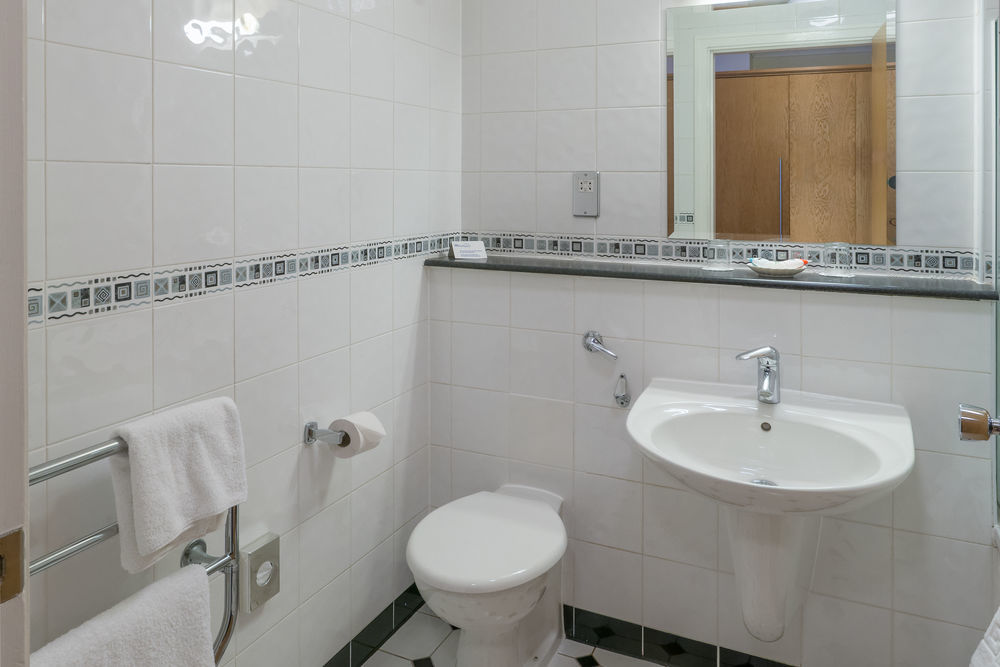 The Telford Whitehouse Hotel מראה חיצוני תמונה